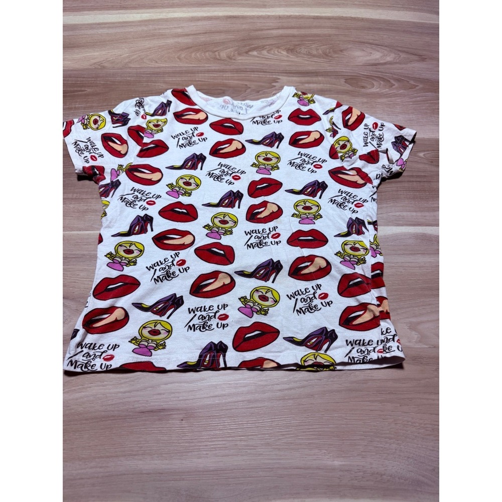 On Fire Graphic T-Shirt Womens Medium White Wake Up and Make Up Lips Heels Tee